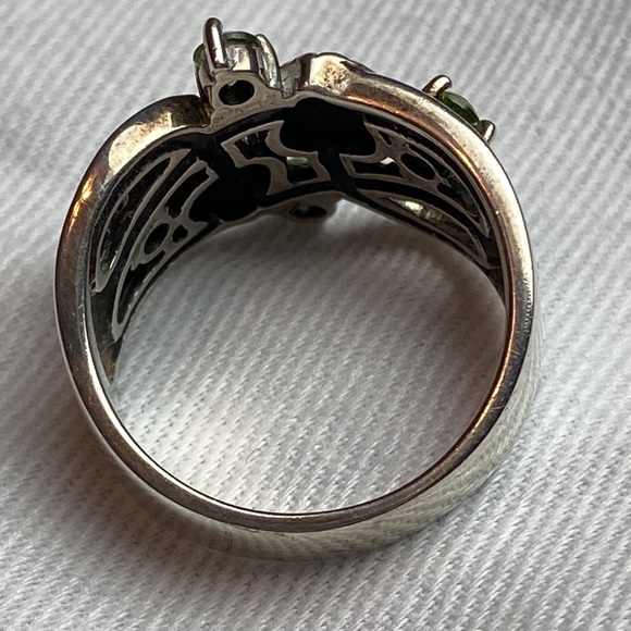 Silver vine leaf and Peridot ring - Picture 12 of 12
